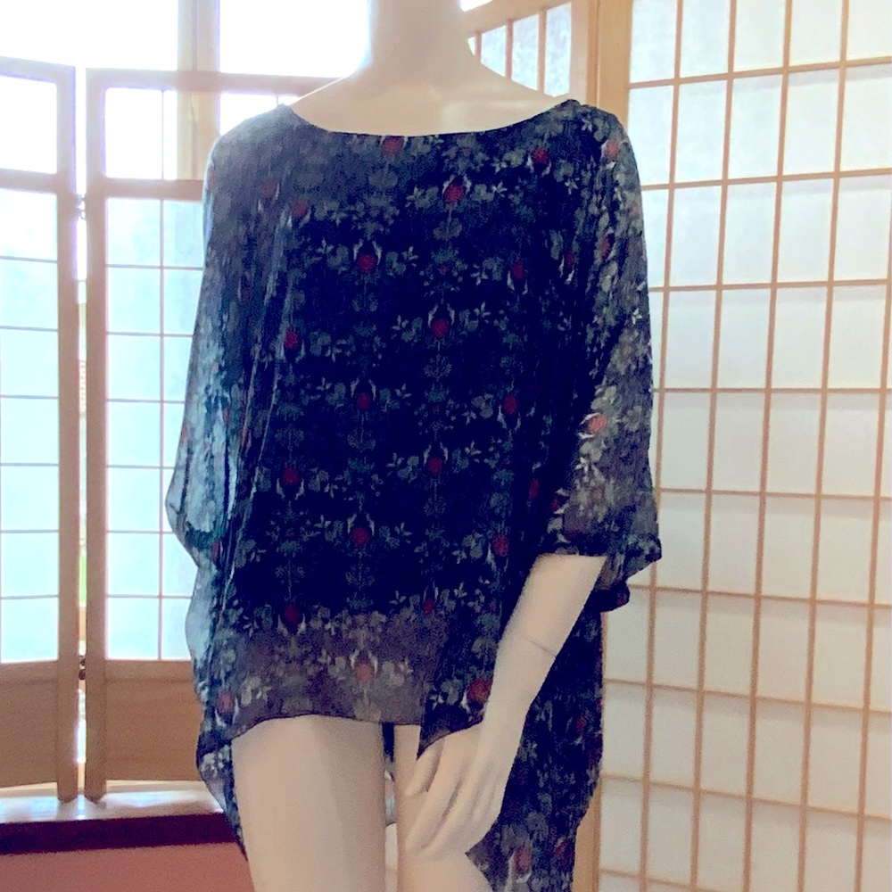 Made in Italy, Navy fleur, dress up or down with this beautiful blouse.